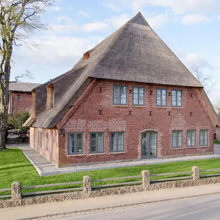 Antik-hof בית הארחה 3*