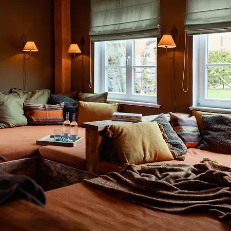 Antik-hof בית הארחה 3*